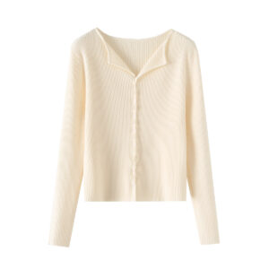 Single breasted long sleeved sweater