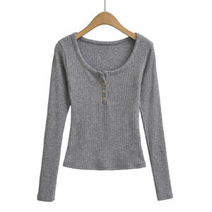 Round neck button long sleeved top